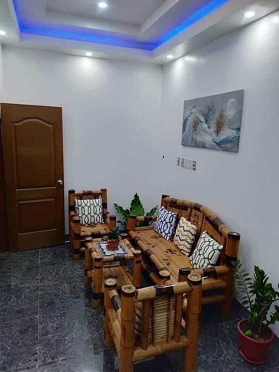 הוסטל בקורון, לינה בקורון, hostel coron, coron backpackers, פיליפינים קורון הוסטל- איסט קארד