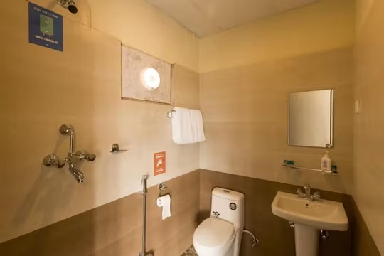 לינה בפוקהרה, הוסטל ליד אגם פוהה, לינה למטיילים בנפאל, Zostel נהפאל, אירוח לתרמילאים בפוקהרה- איסט קארד